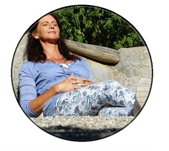 https://catchymarketing.com.au/pacific/how-to-live-your-menopause-serenely-with-essential-oils/