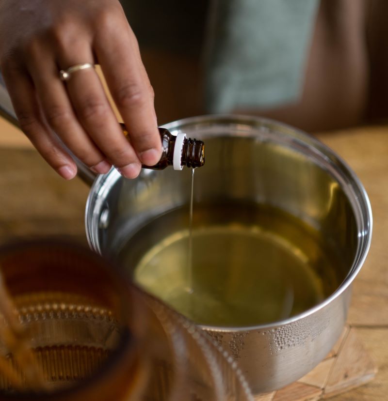 You are currently viewing IS IT SAFE TO USE ESSENTIAL OILS IN COOKING?